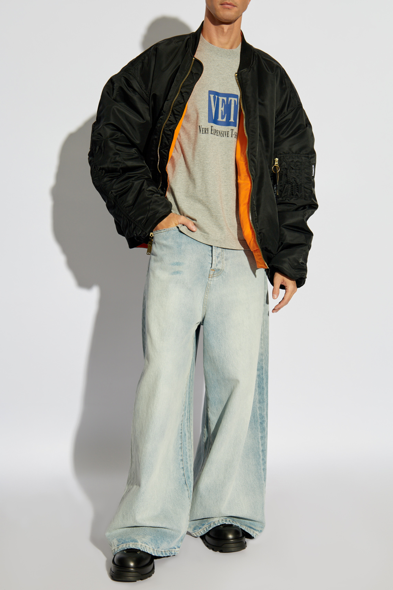 大人も着やすいシンプルファッション with T-shirt VETEMENTS print Vitkac | Clothing Men's | トップス